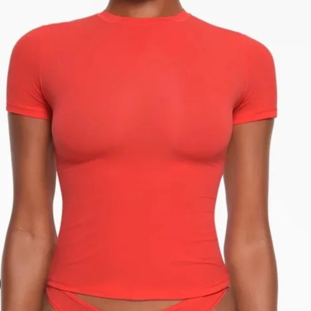 SKIMS Short Sleeve Crewneck Tee in Cherry